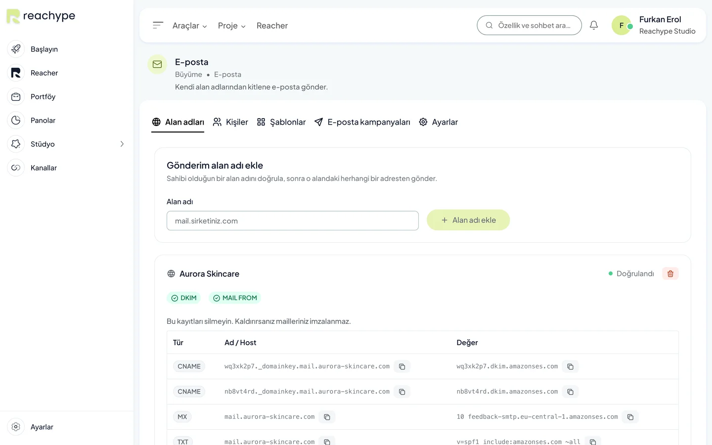 Reachype e-posta kampanyaları ekranı: kampanya oluşturucu ve gönderilmiş kampanya listesi